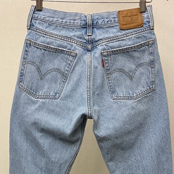 Levi’s 26 (2/3) Wedgie Icon Ripped High Rise Women’s Straight Cropped Jeans - Picture 7 of 16